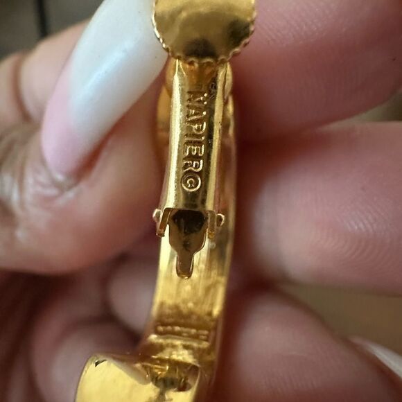 Vintage Napier Faux Pearl GOLDTONE  Hoop Earrings CLIP - Picture 5 of 5